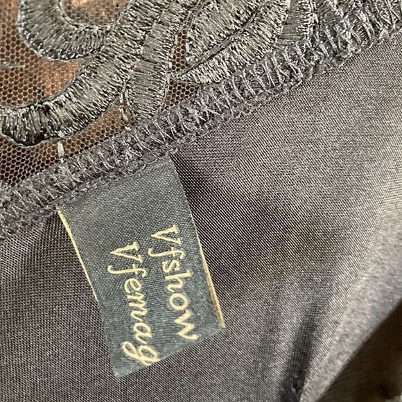 Elegant Black Maxi Dress - Picture 7 of 16